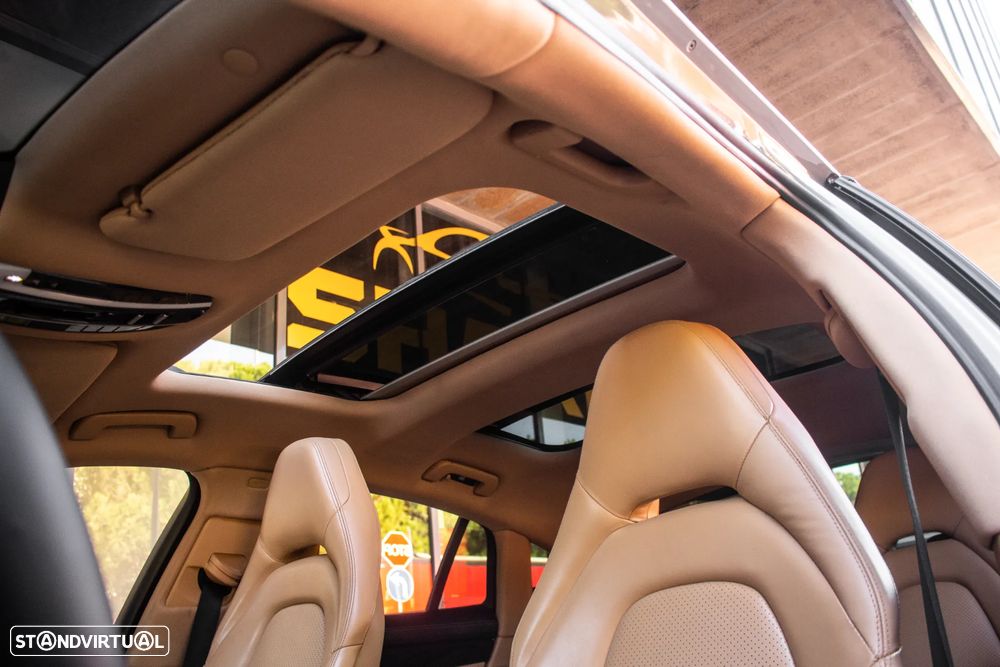 Porsche Panamera 4 E-Hybrid - 40
