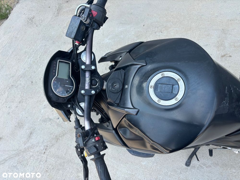 Suzuki GSR - 4