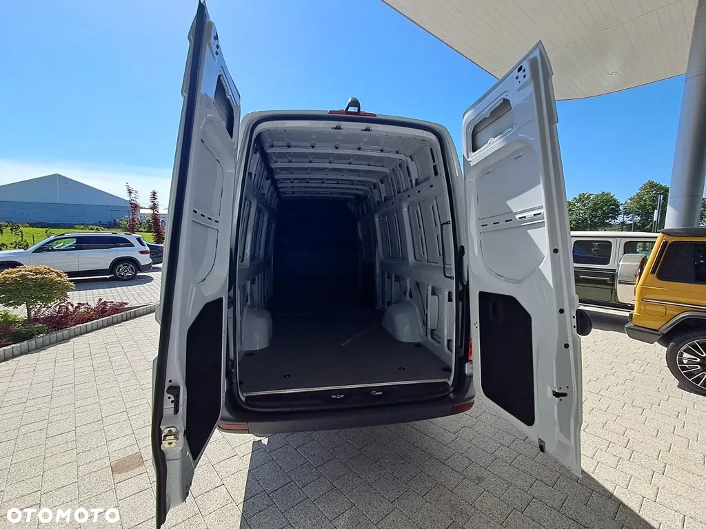 Mercedes-Benz Sprinter - 13