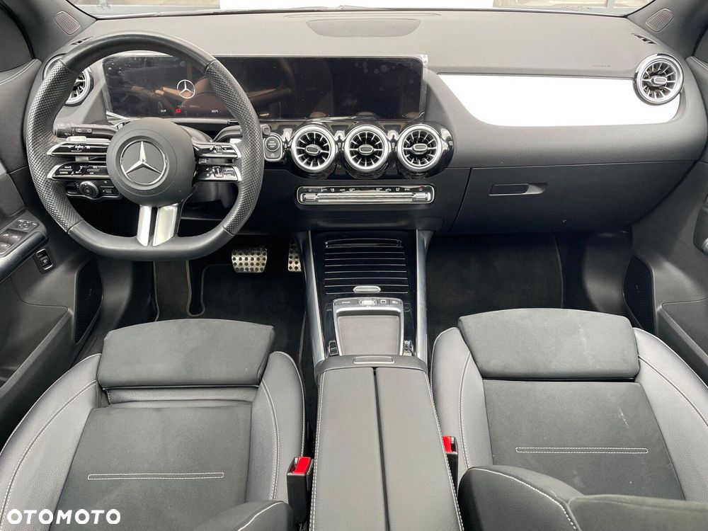 Mercedes-Benz GLA - 11