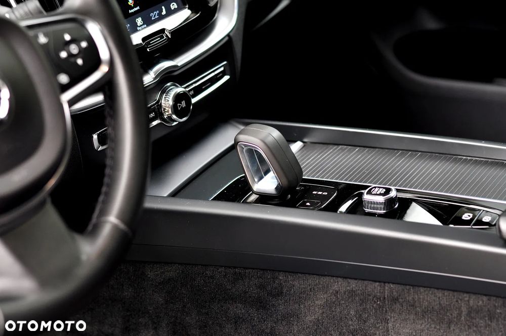 Volvo XC 60 B4 B Geartronic Momentum Pro - 27