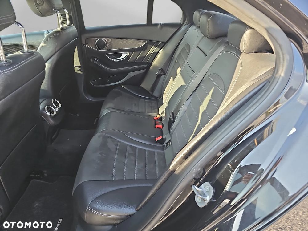 Mercedes-Benz Klasa C 300 9G-TRONIC - 19