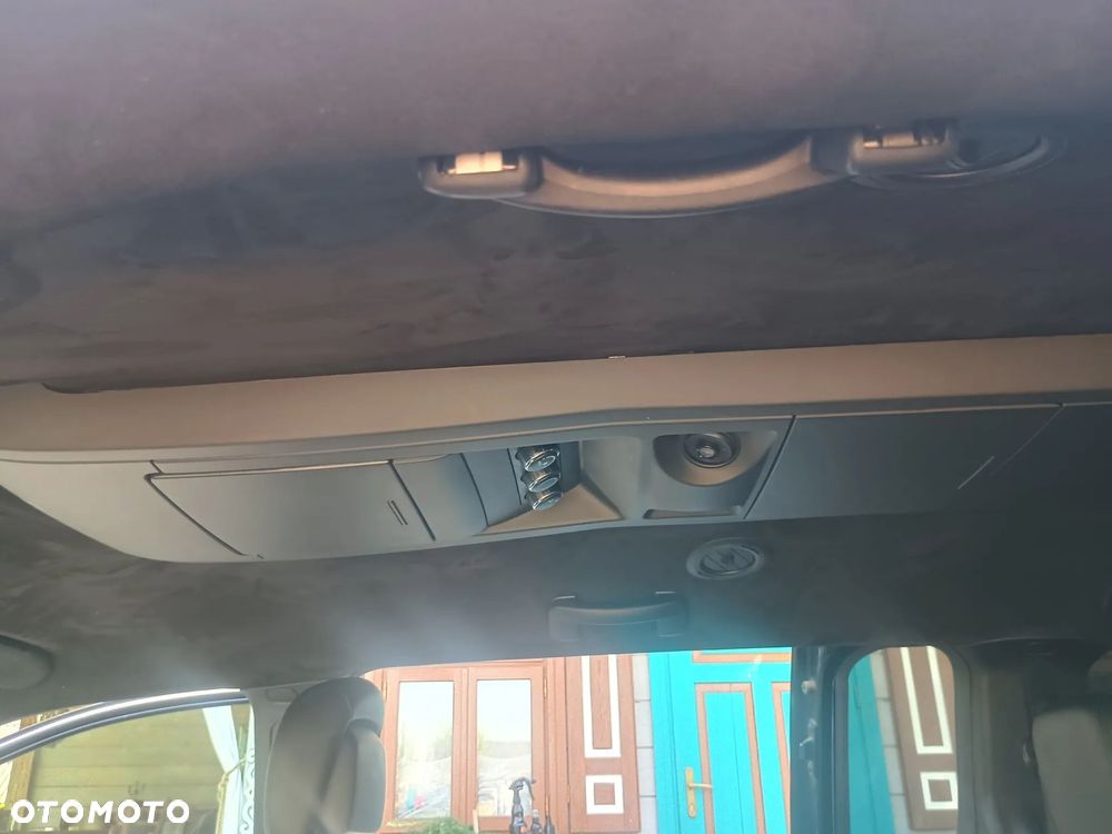 Dodge Grand Caravan - 11