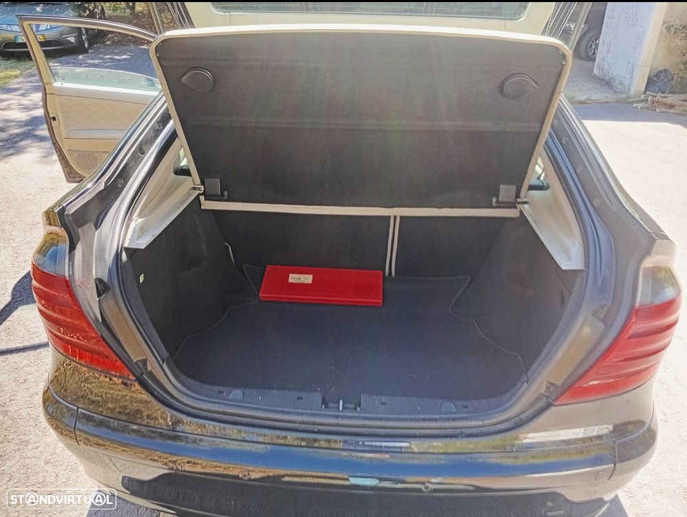 Mercedes-Benz 220 - 7