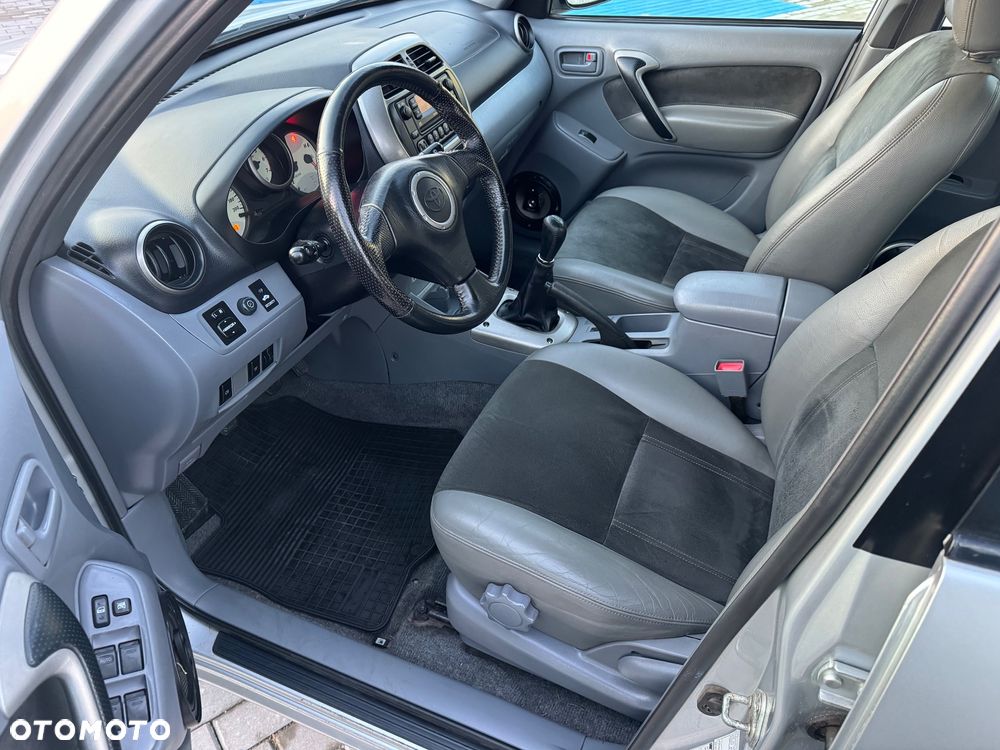 Toyota RAV4 D-4D 4x4 - 9
