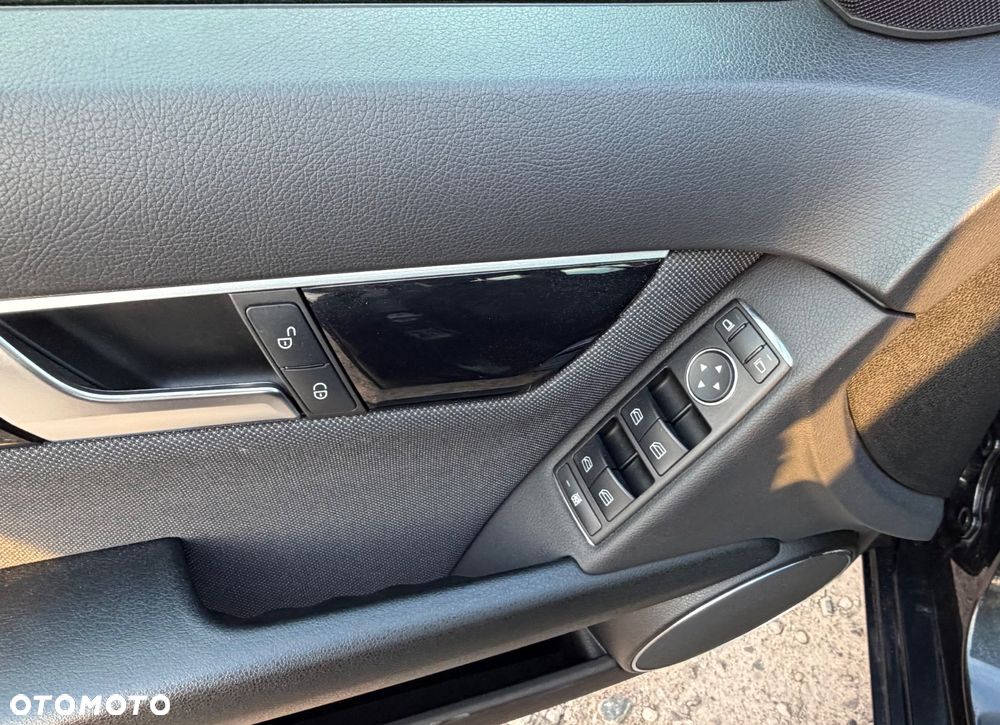Mercedes-Benz Klasa C 200 (BlueEFFICIENCY) - 36