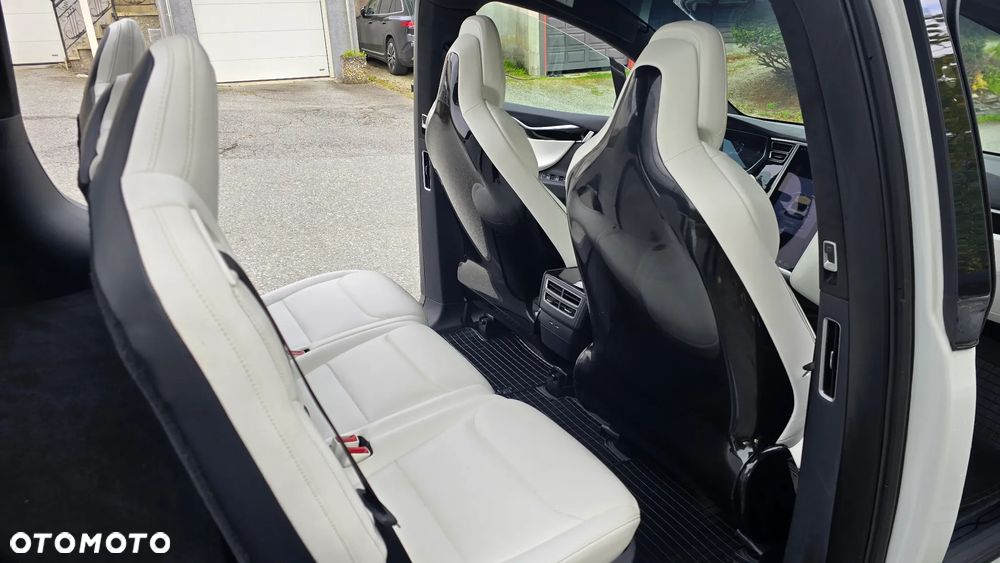 Tesla Model X - 19