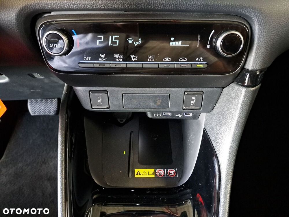 Toyota Yaris Hybrid 1.5 Style - 23