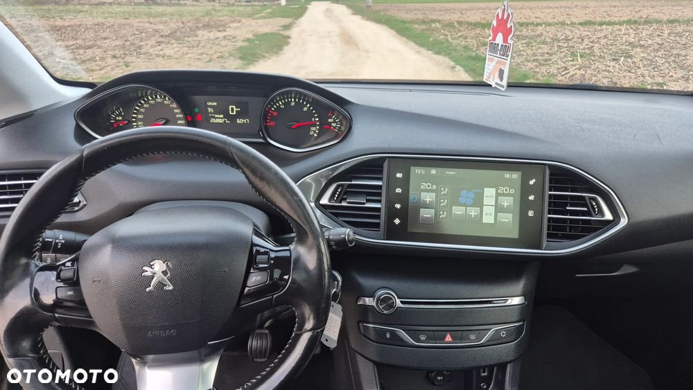 Peugeot 308 1.6 BlueHDi Allure S&S - 26