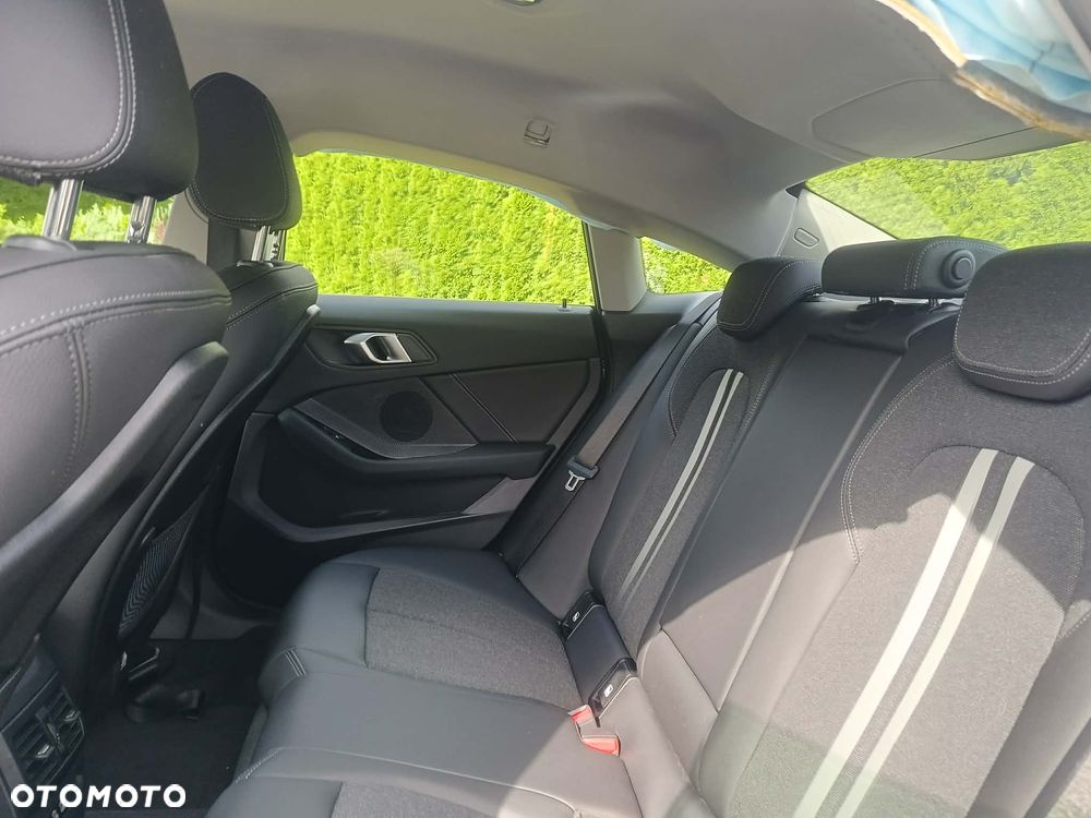 BMW Seria 2 218d Sport Line sport - 37