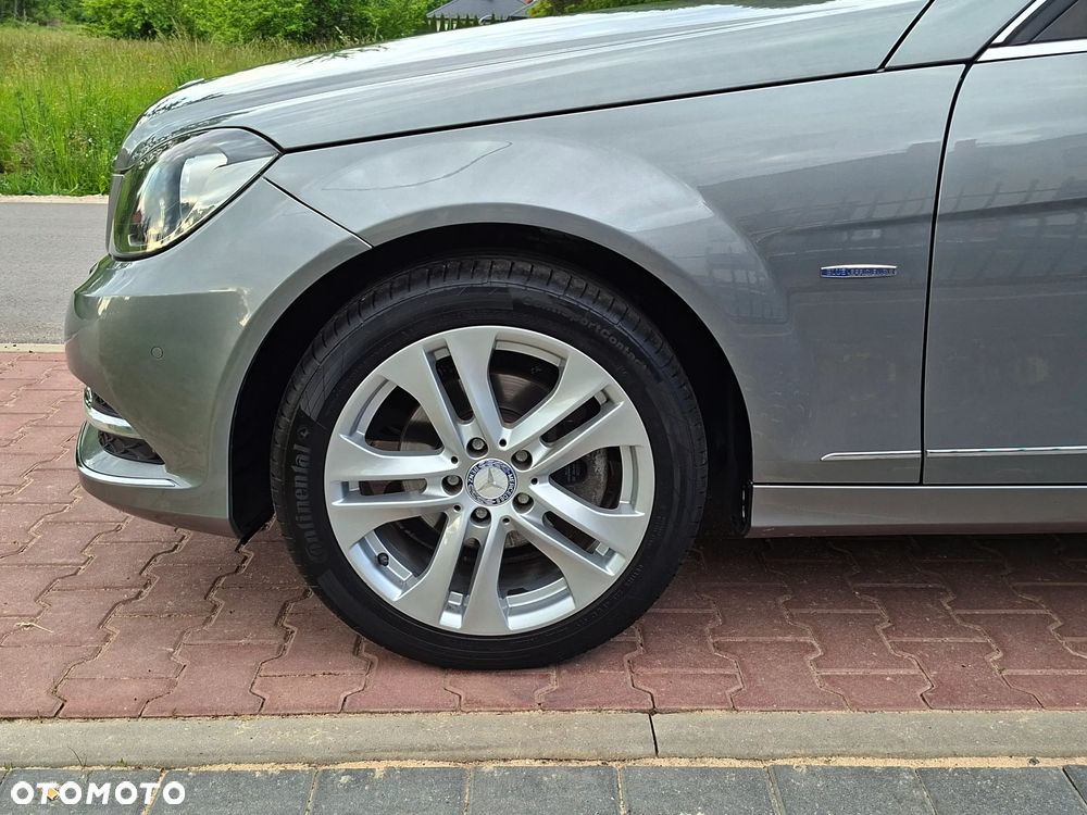 Mercedes-Benz Klasa C 180 CGI Automatik BlueEFFICIENCY Avantgarde - 38