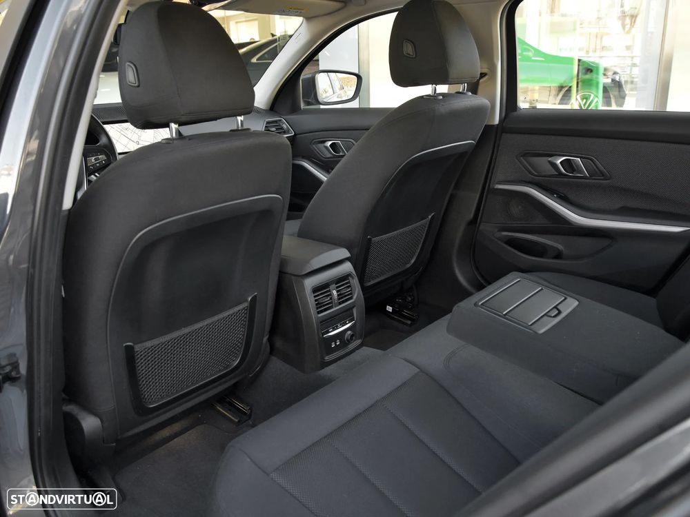 BMW 330 e Auto - 12