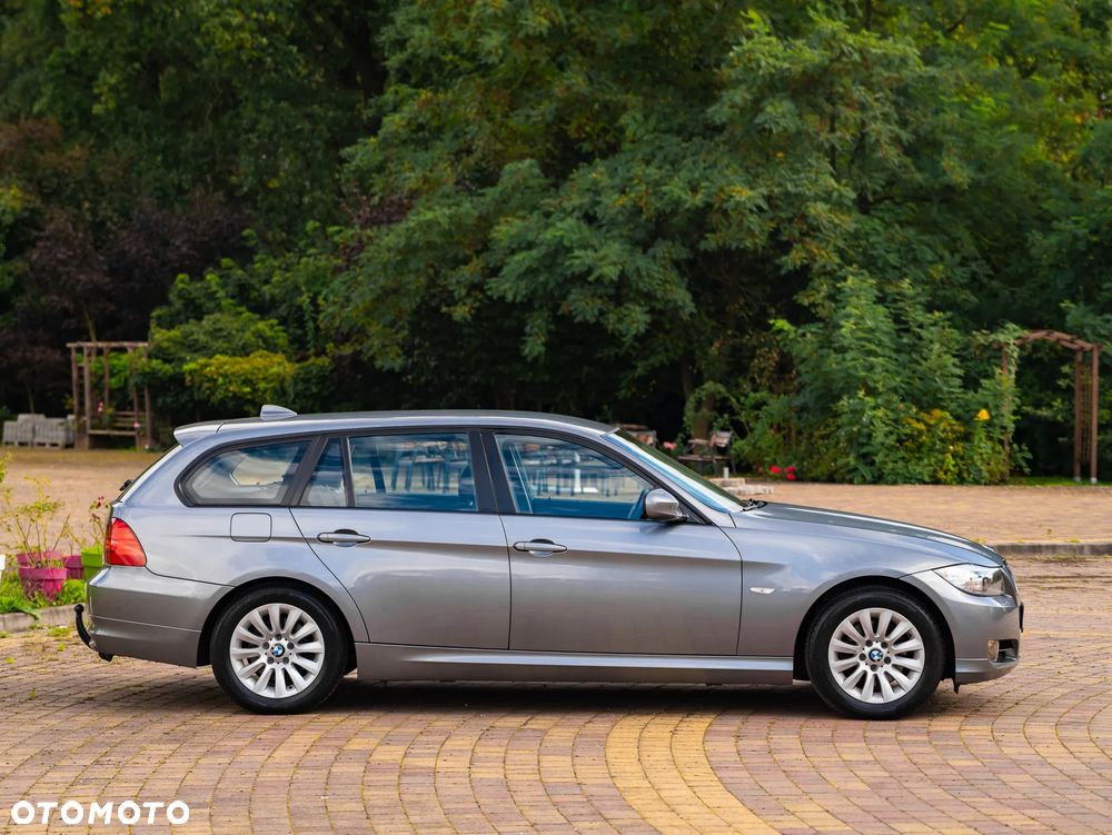 BMW Seria 3 318d DPF Touring - 13
