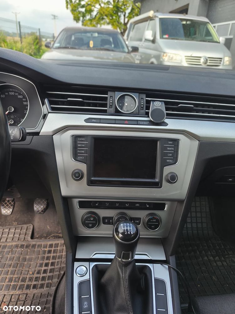 Volkswagen Passat 2.0 TDI SCR - 11