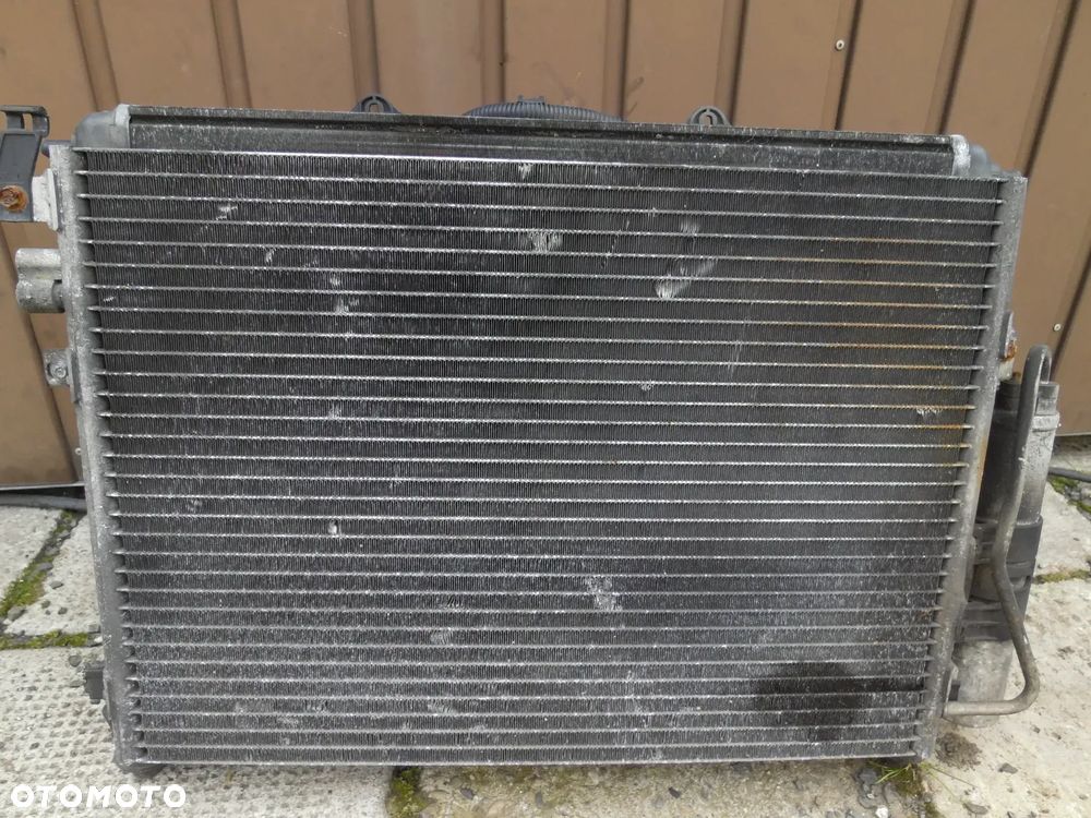 RENAULT CLIO II 1.5DCI CHŁODNICA WODY + WENTYLATOR 8200086193 - 2