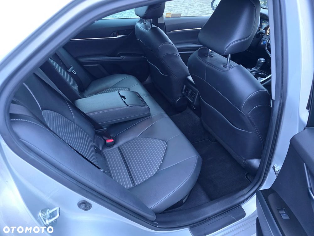 Toyota Camry 2.5 Hybrid Executive CVT - 26