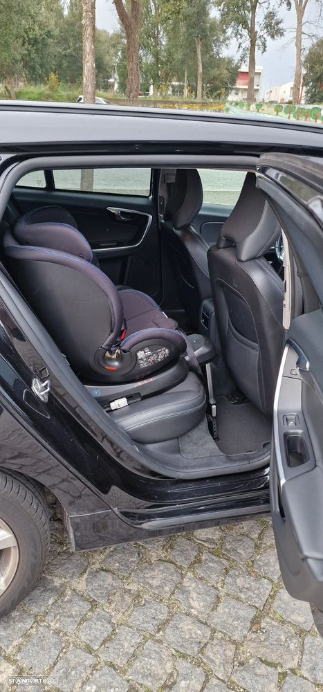 Volvo V60 2.0 D2 Momentum - 16