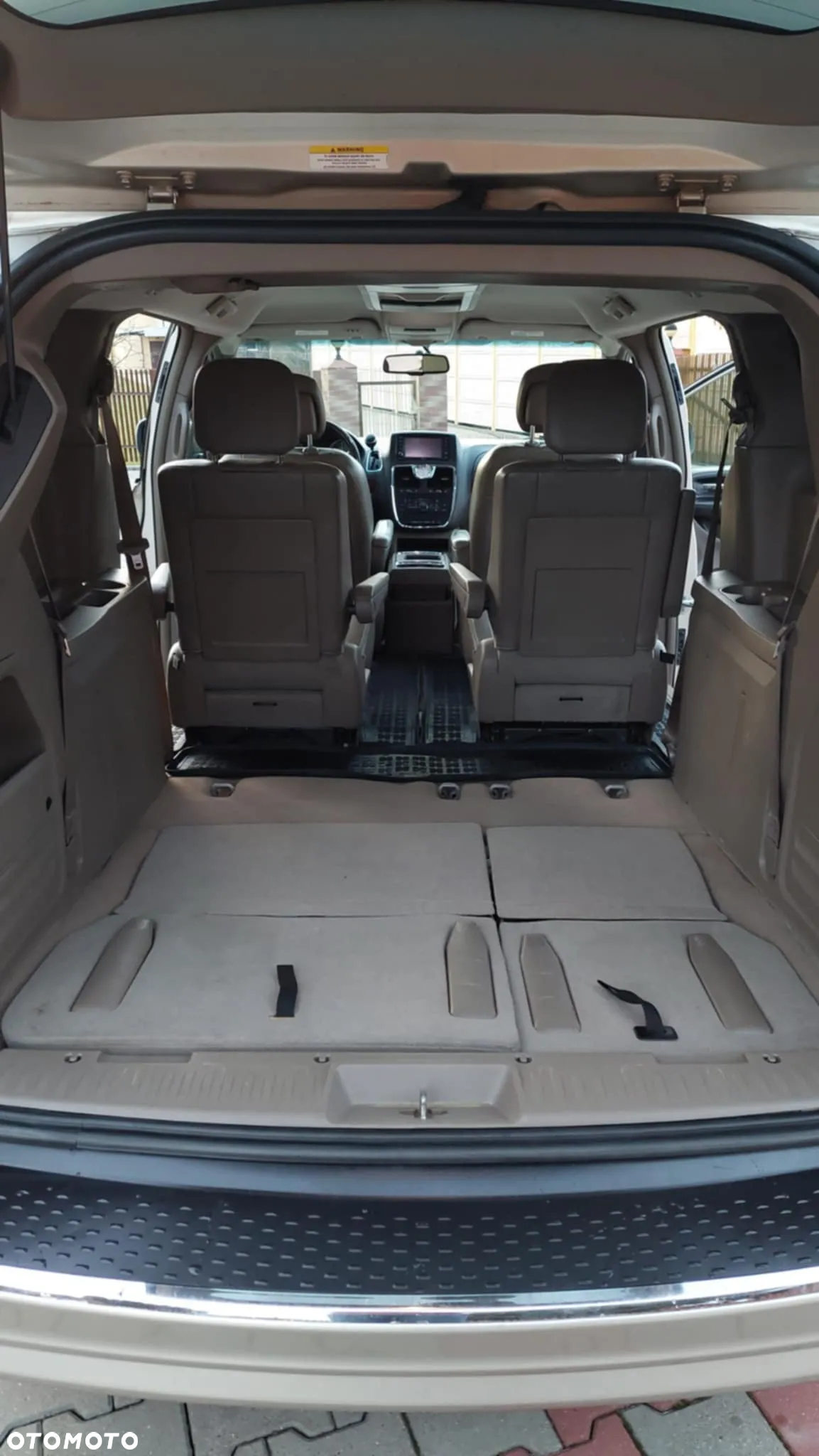 Chrysler Town & Country 3.6 Limited - 14