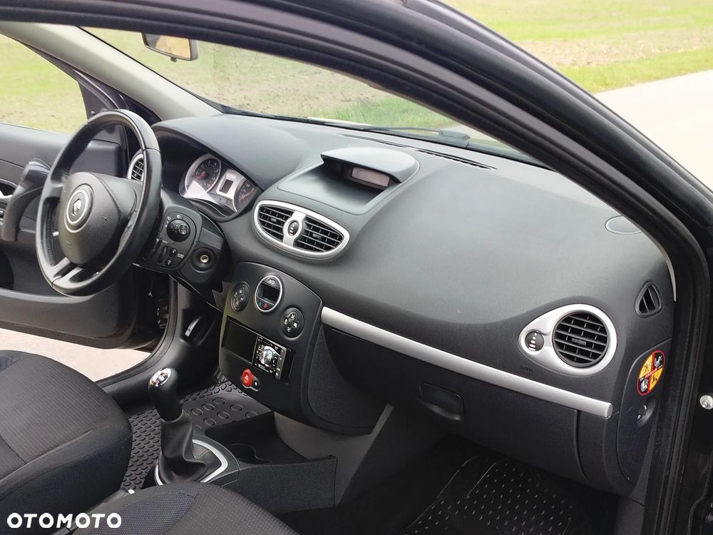 Renault Clio 1.2 16V Luxe Privilege - 15