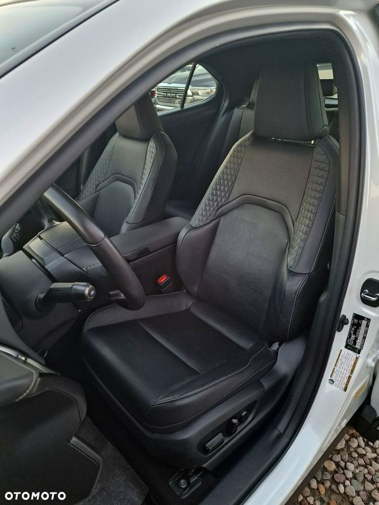 Lexus UX - 15