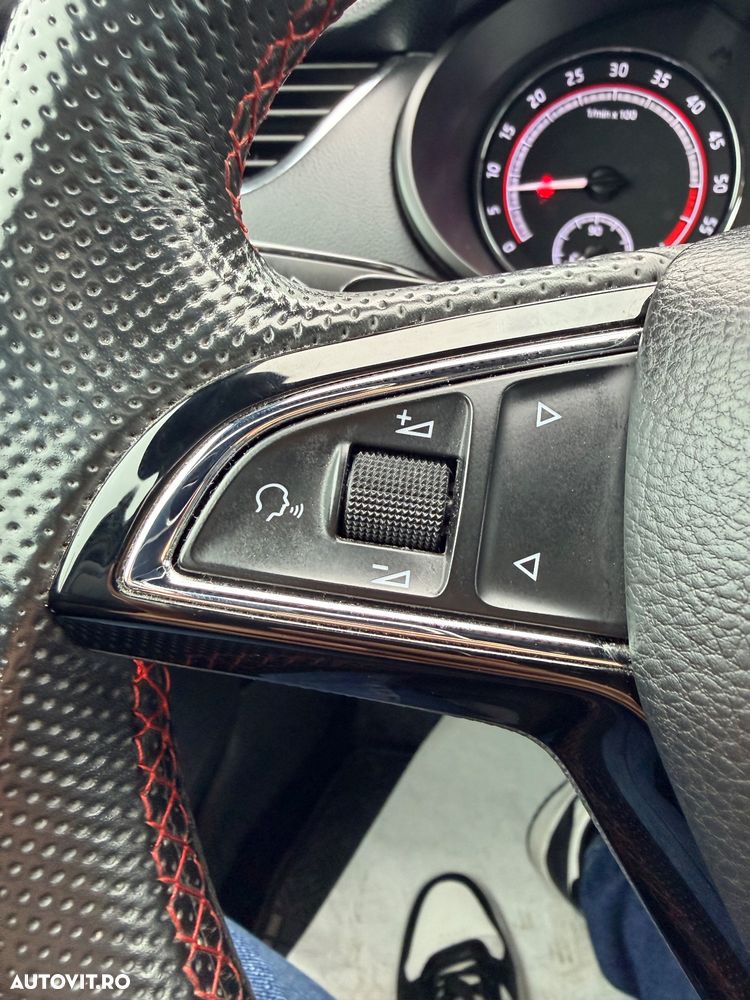 Skoda Octavia 2.0 TDI DSG RS - 14