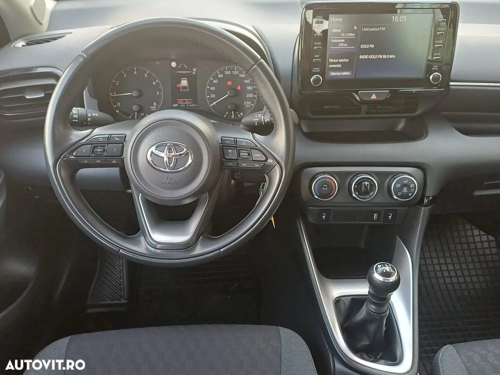 Toyota Yaris 1.5 MT Dynamic - 12