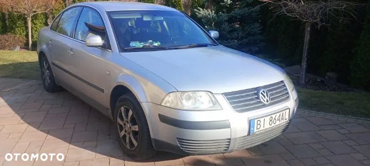 Volkswagen Passat 1.6 Basis - 1