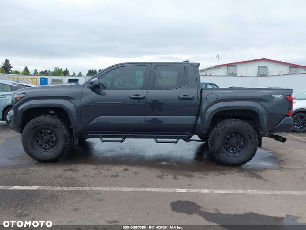 Toyota Tacoma - 2