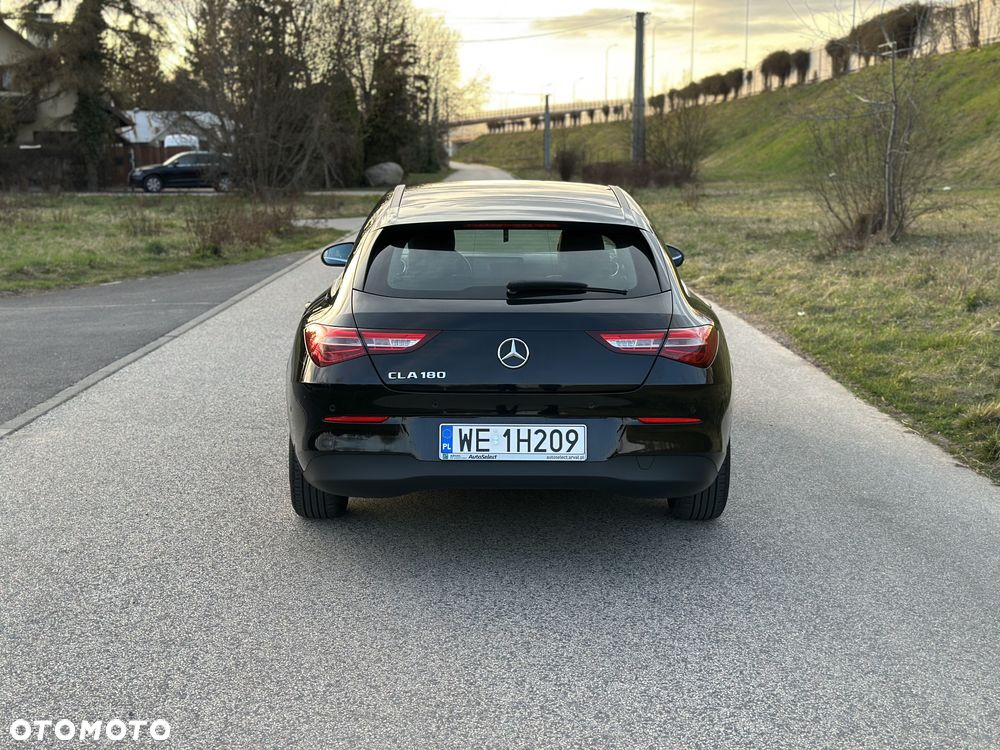 Mercedes-Benz CLA 180 7G-DCT - 4