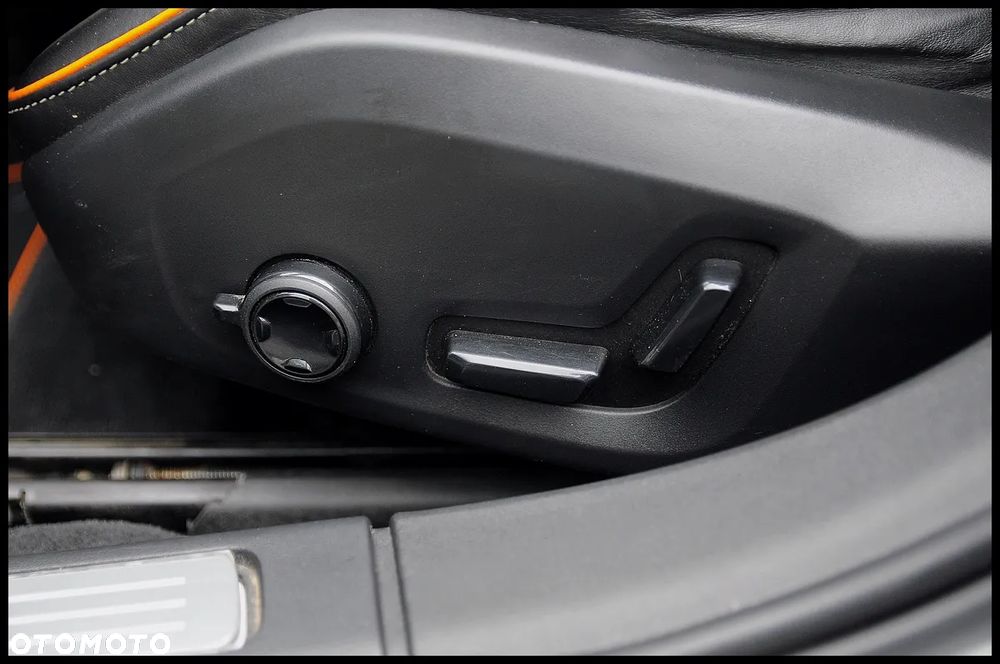 Volvo V90 Cross Country D5 AWD Ocean Race - 27