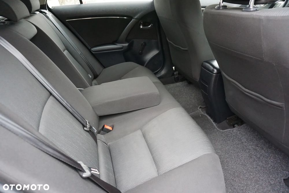 Toyota Avensis Combi 1.6 Comfort - 14