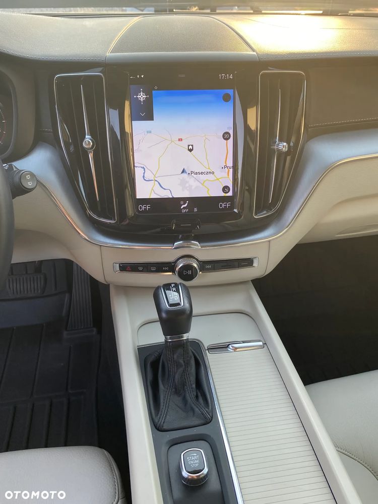 Volvo XC 60 D4 AWD Geartronic Momentum - 8