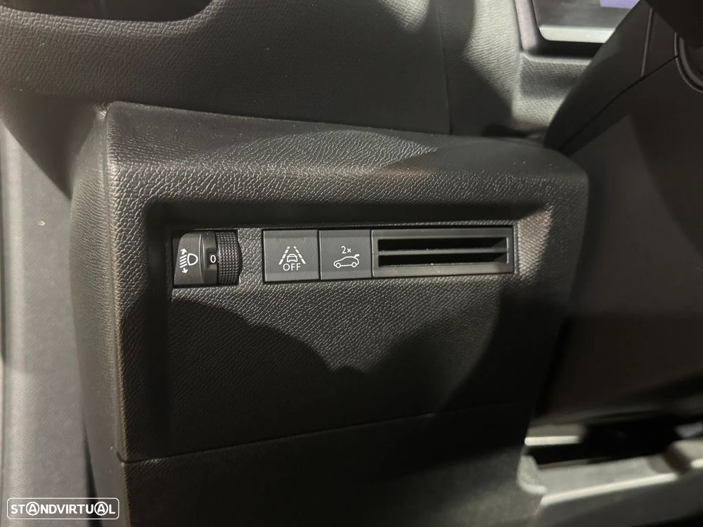 Citroën C4 X 1.2 PureTech Plus EAT8 - 23