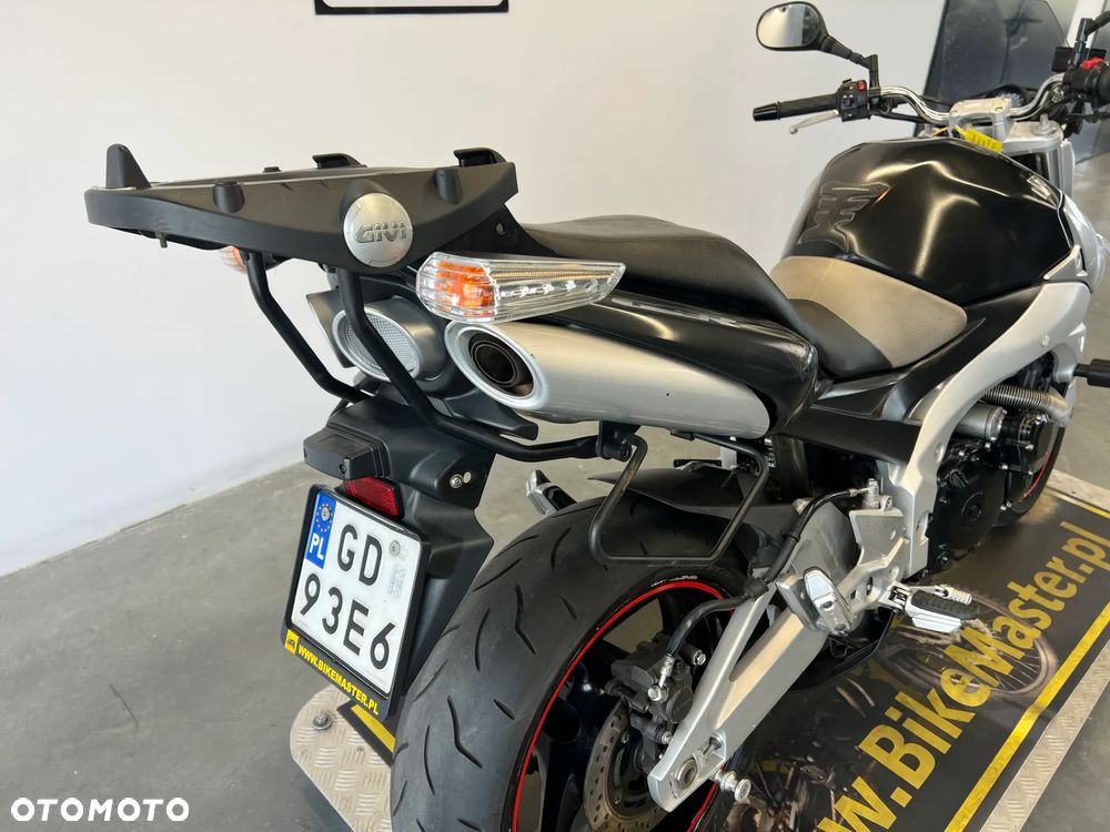 Suzuki GSR - 19