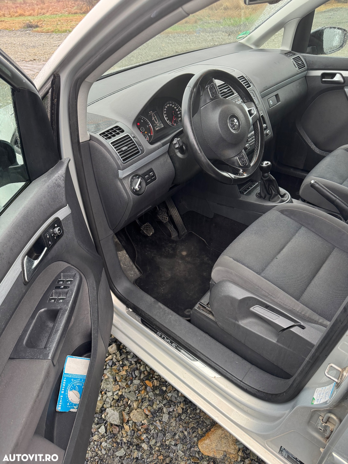 Volkswagen Touran 2.0 TDI DPF BlueMotion Technology Comfortline - 9