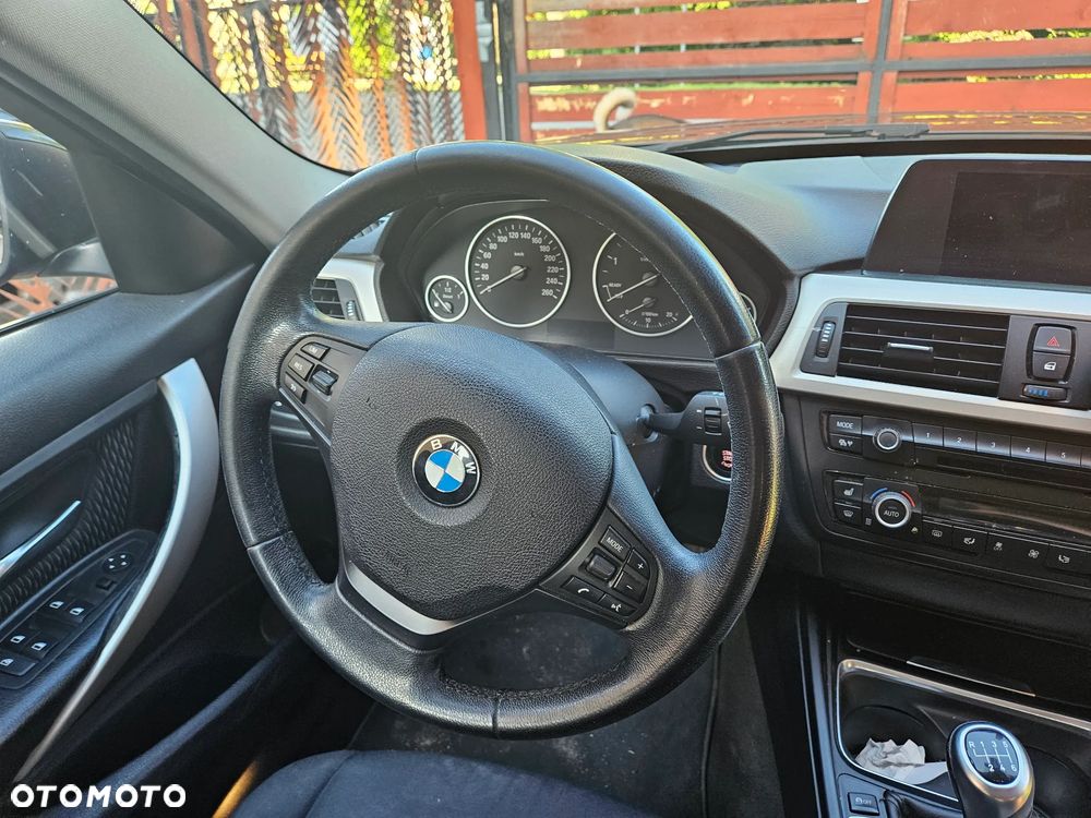 BMW Seria 3 320d xDrive - 6