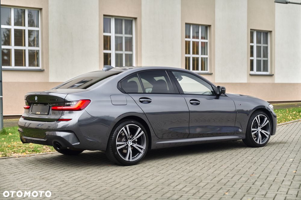 BMW Seria 3 320d xDrive M Sport Shadow - 19