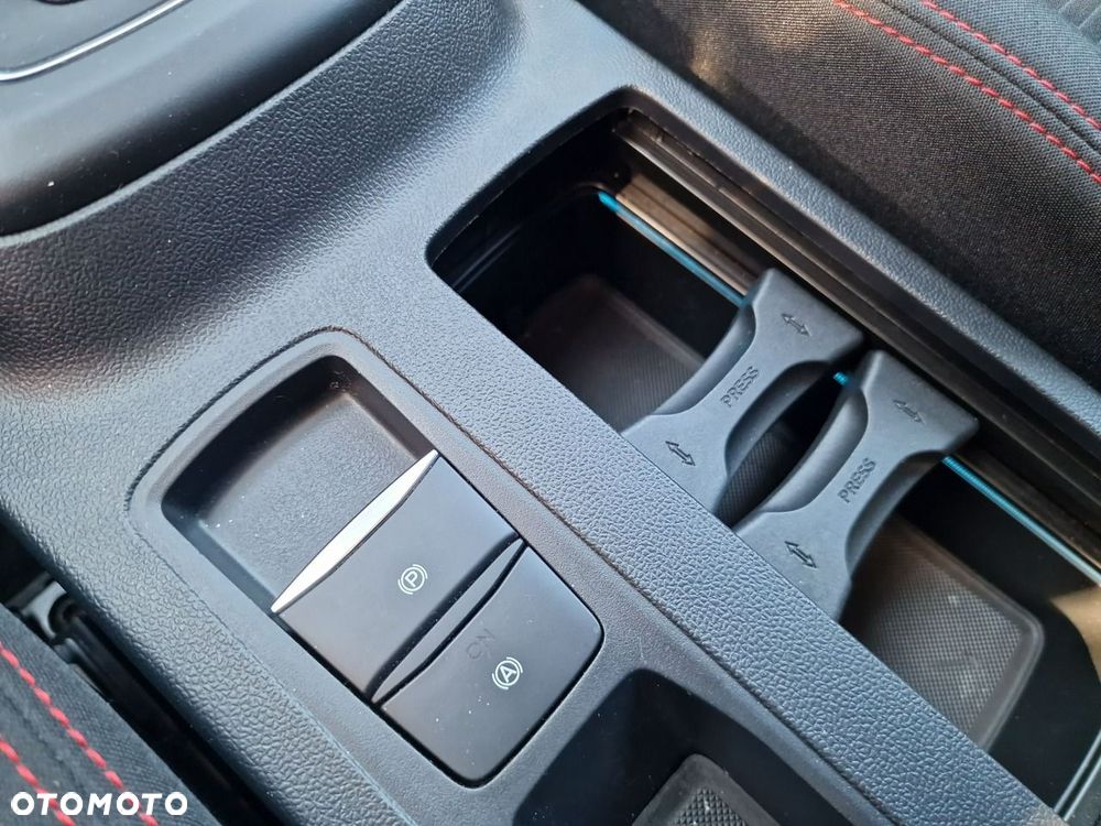 Ford Focus 1.0 EcoBoost Hybrid ST-LINE X - 34