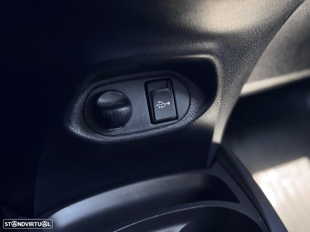 Toyota Yaris 1.5 HSD 20 Anos - 18