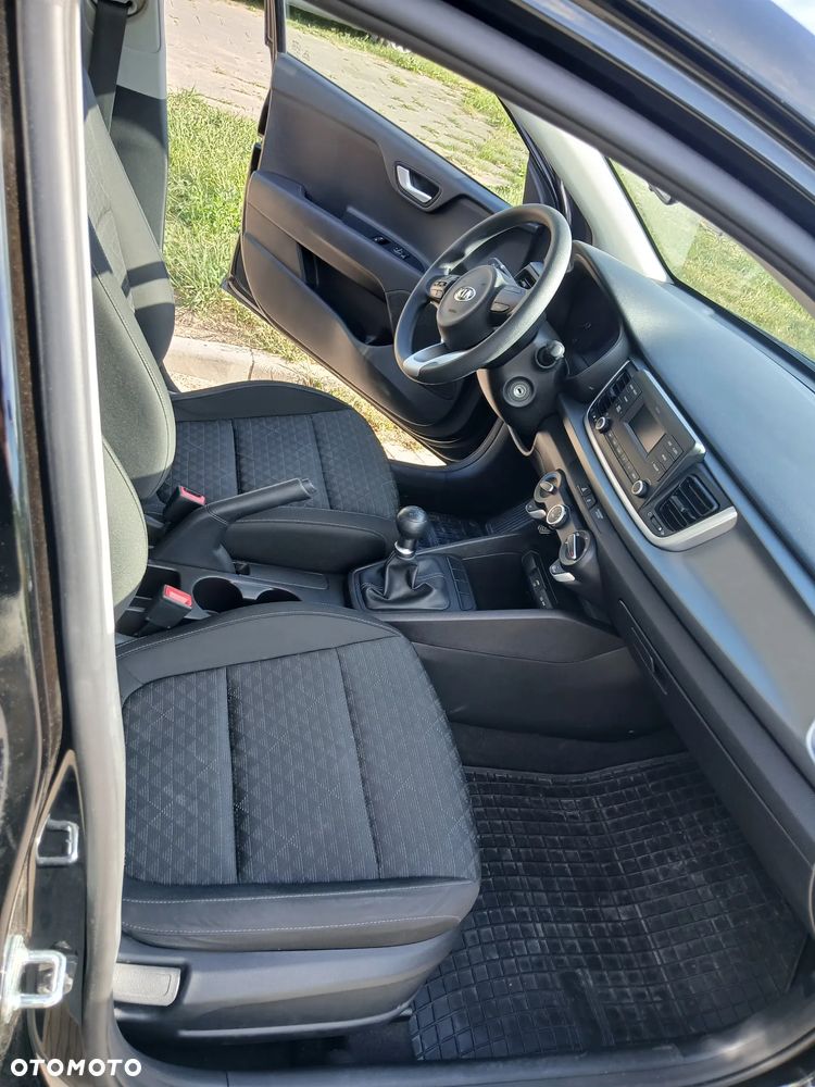 Kia Rio 1.2 L - 8