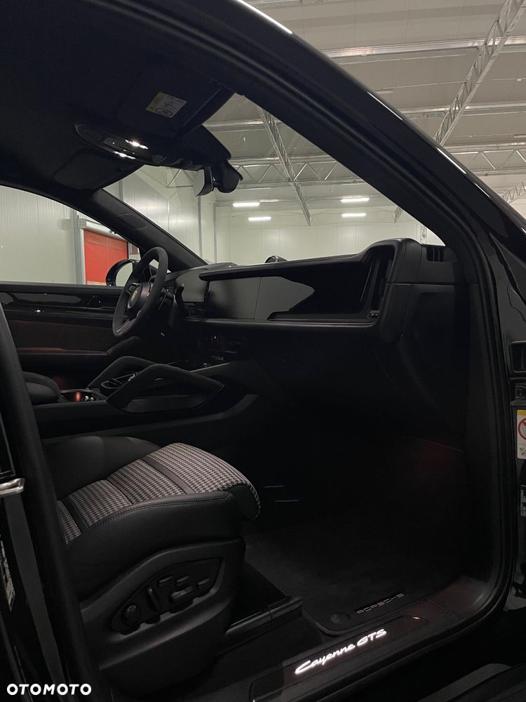 Porsche Cayenne - 26