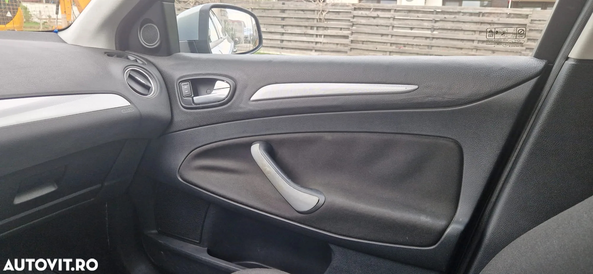 Ford Mondeo 2.0 PFi Ghia - 7