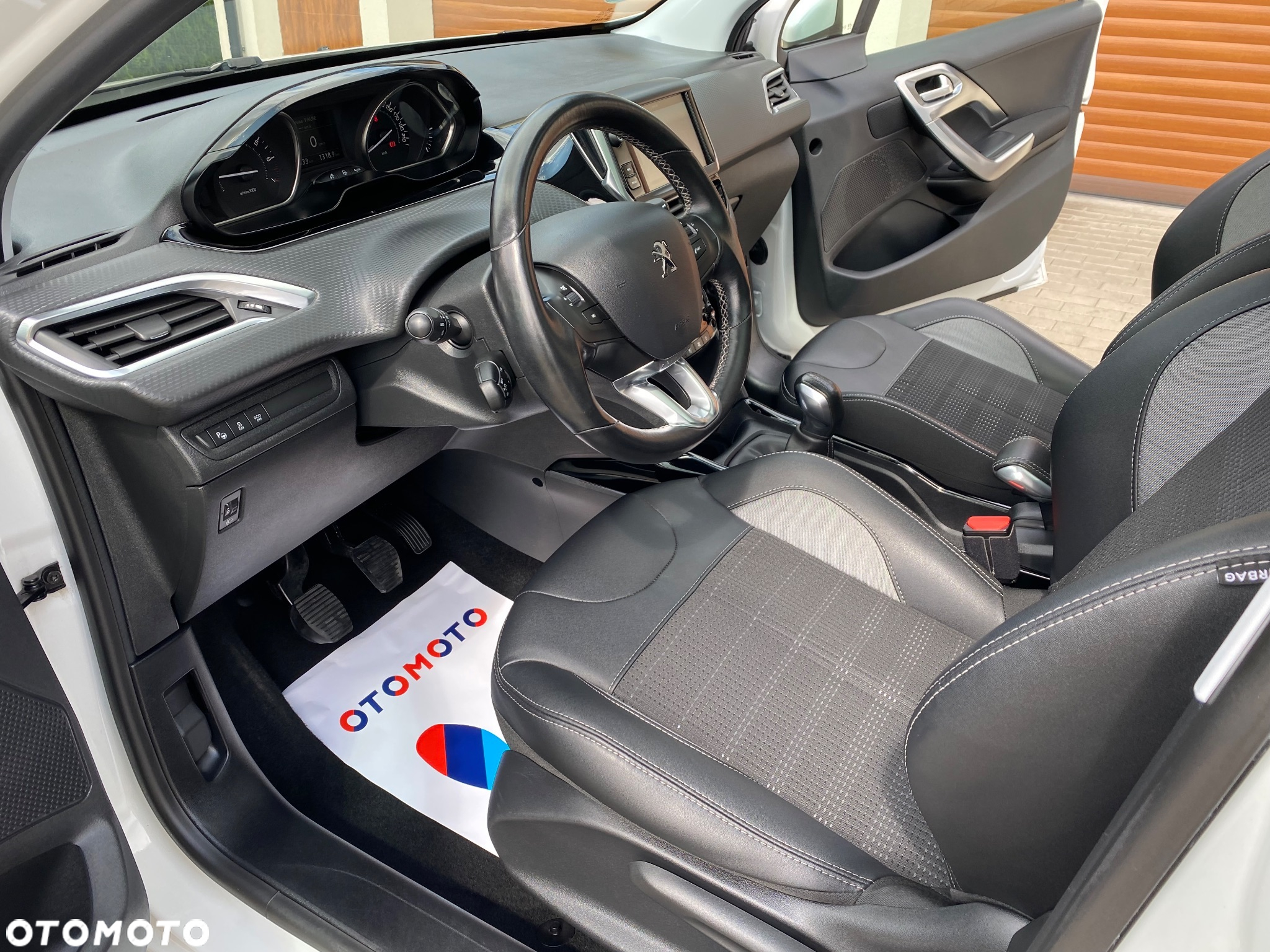 Peugeot 2008 1.2 Pure Tech Allure S&S - 5