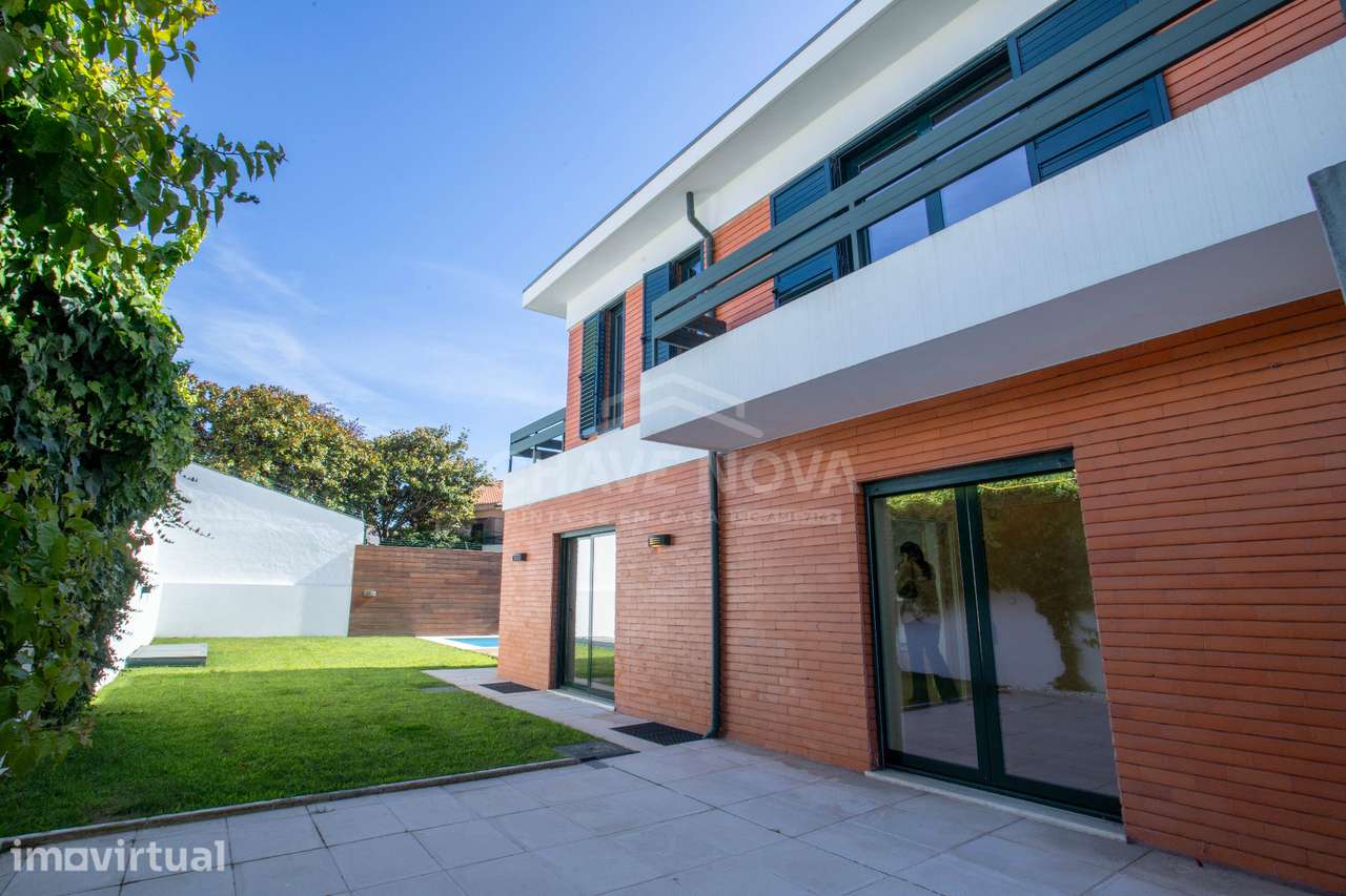 Moradia renovada com piscina e jardim privativo à venda na Foz, Porto - Grande imagem: 5/48