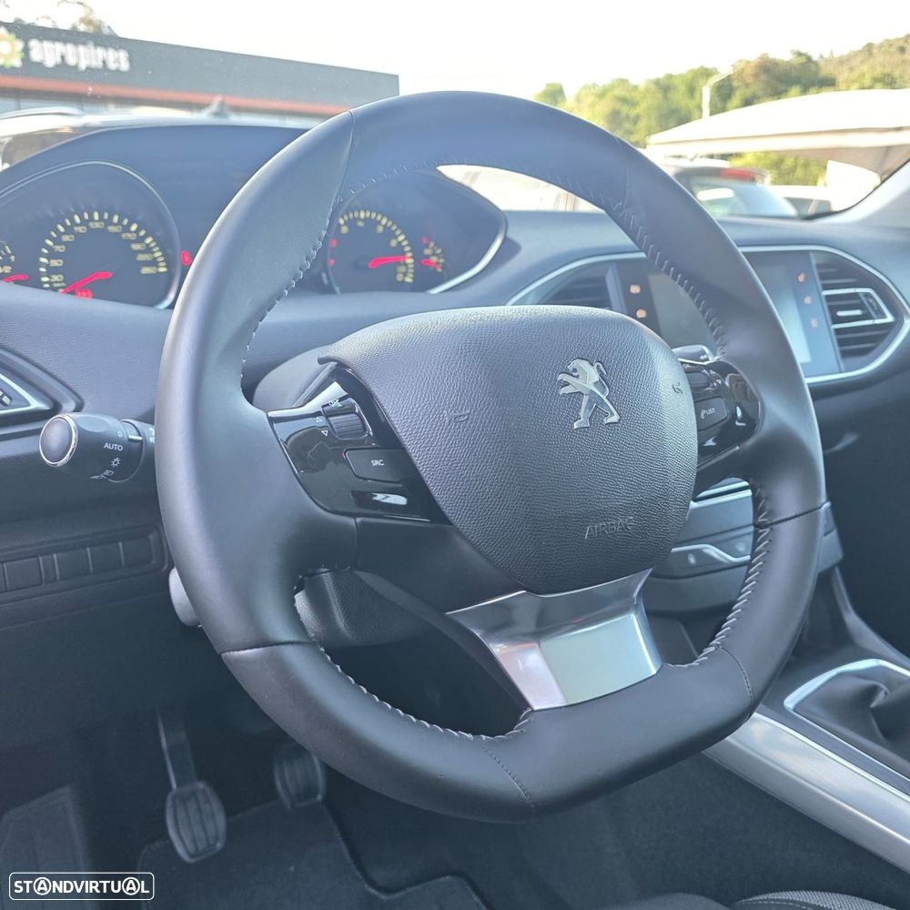 Peugeot 308 1.2 PureTech Style J17 - 19