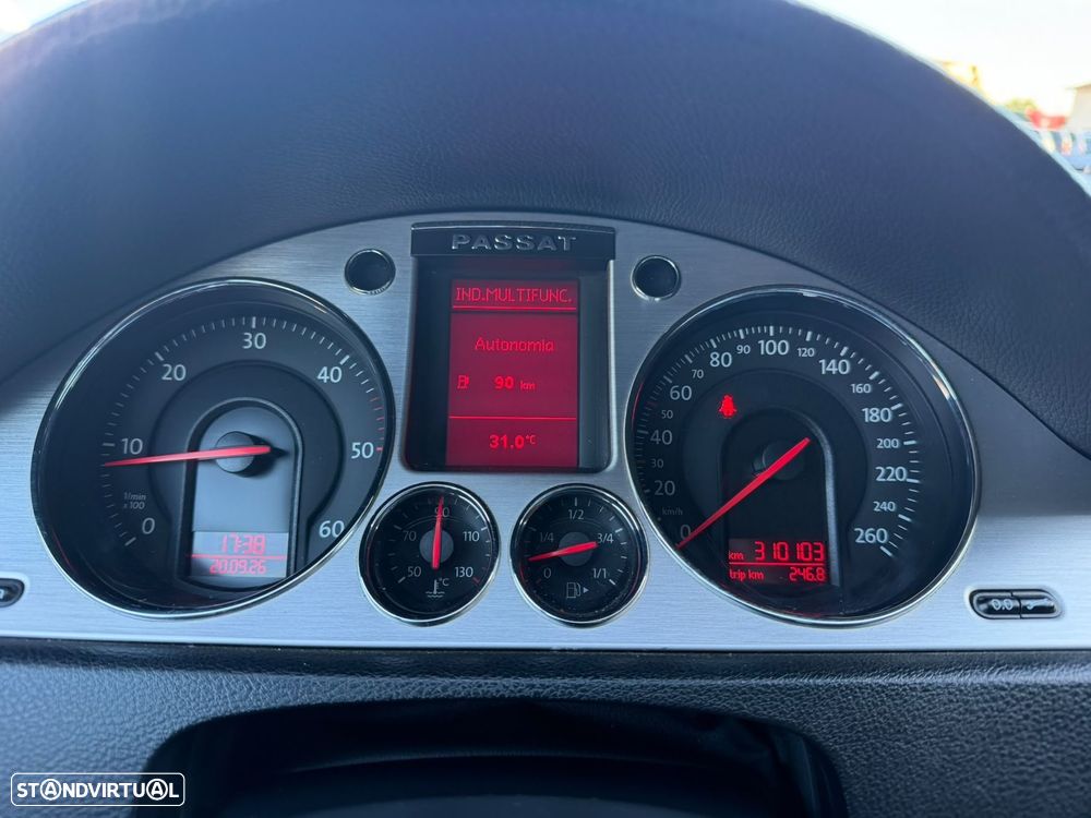 VW Passat 2.0 TDI 4M Confortline - 30