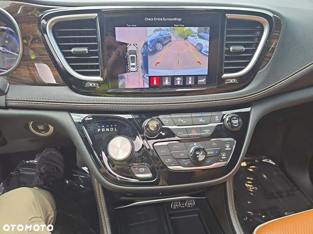 Chrysler Pacifica - 5
