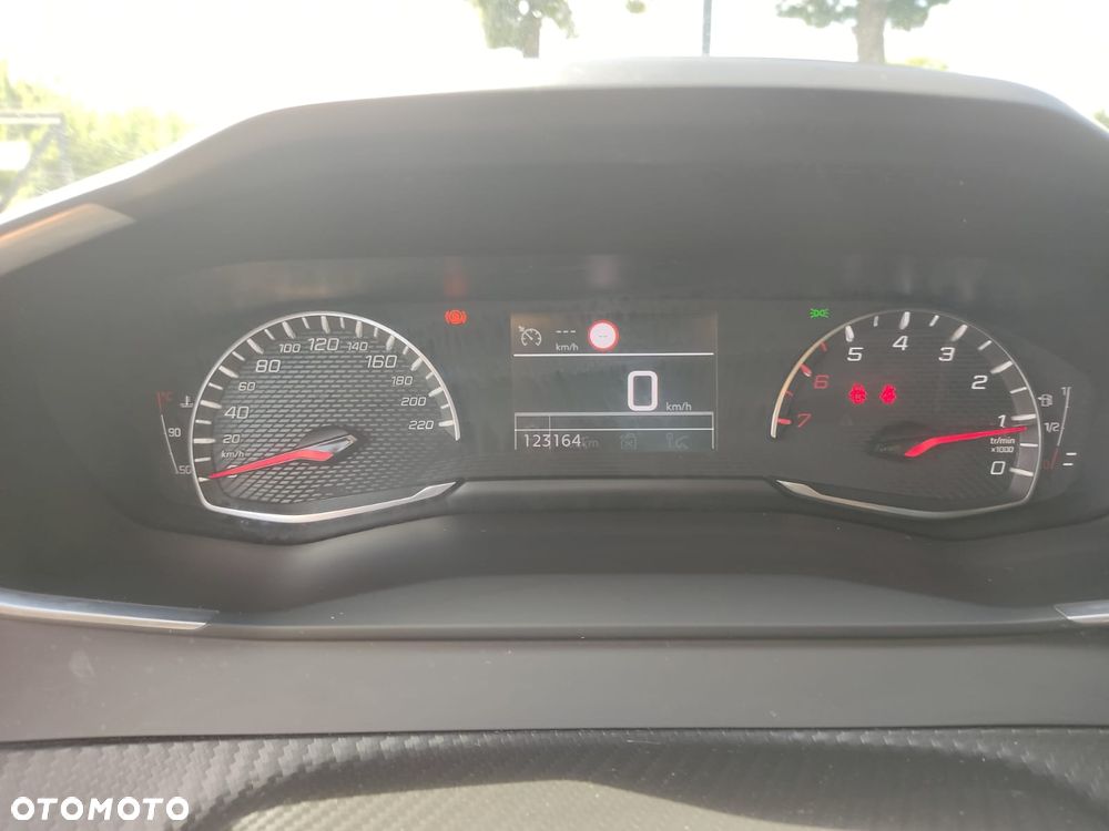 Peugeot 208 BlueHDi 100 Allure - 16