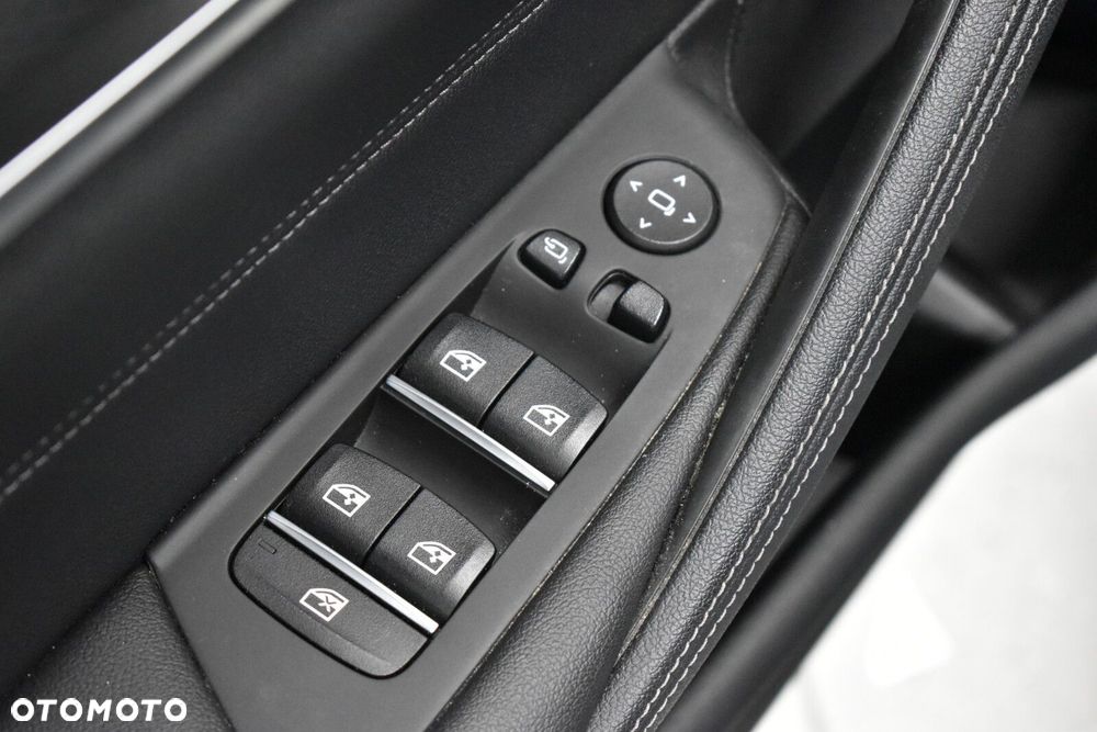 BMW Seria 5 530e xDrive M Sport sport - 8