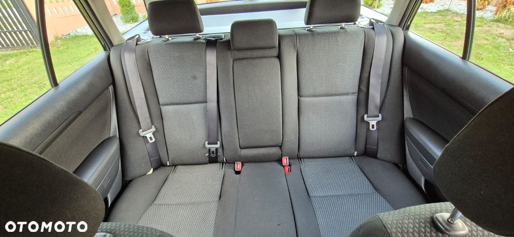 Toyota Avensis 1.6 VVT-i Luna - 11